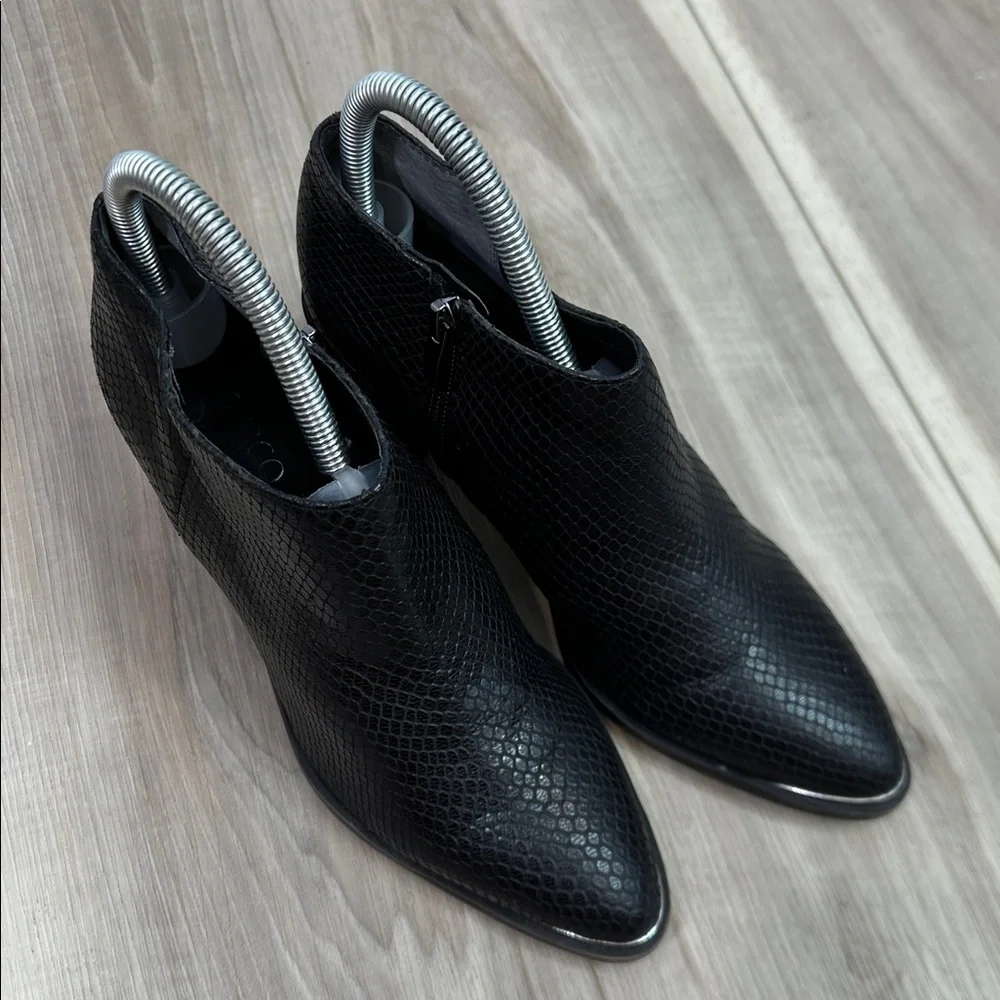 Franco Sarto pebbled leather Brooks ankle heeled boots size 7